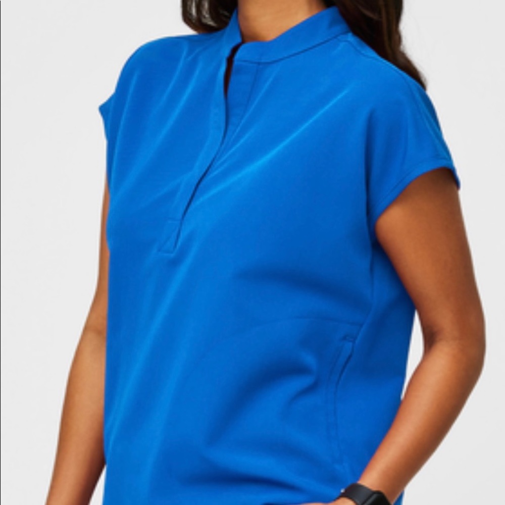 LIKE NEW Figs Rafaela Oversized Scrub Top Royal Blue size Medium